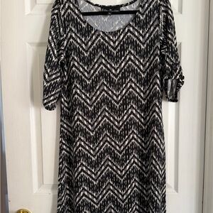 Ellen Parker Black and White Zigzag Long Sleeve Dress